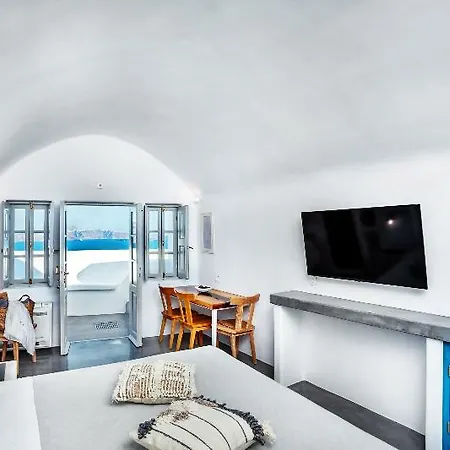 Diamond Luxury Oia (Santorini)